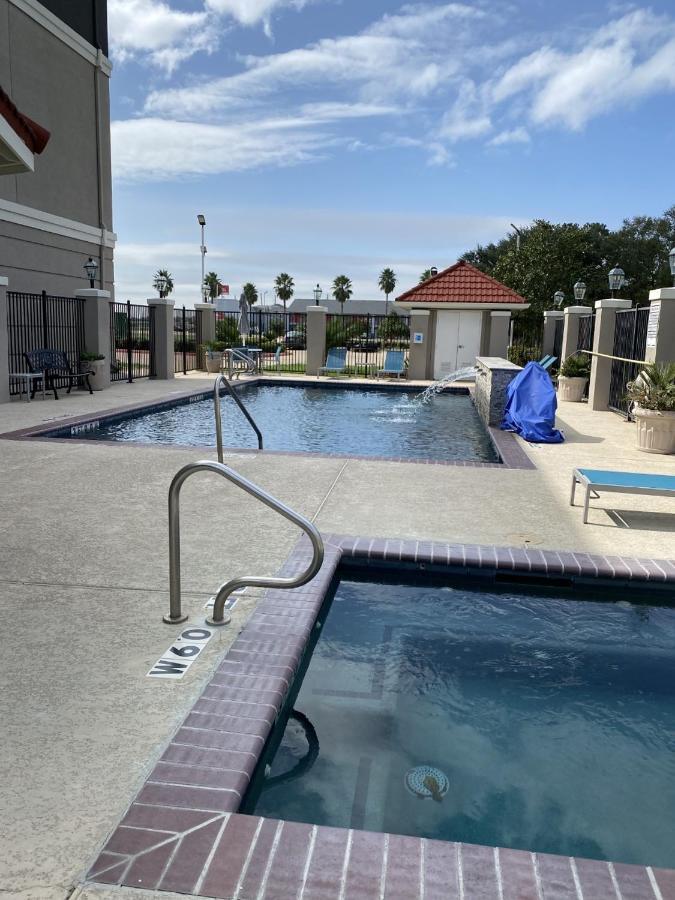 La Quinta By Wyndham Rosenberg Hotel Exterior photo