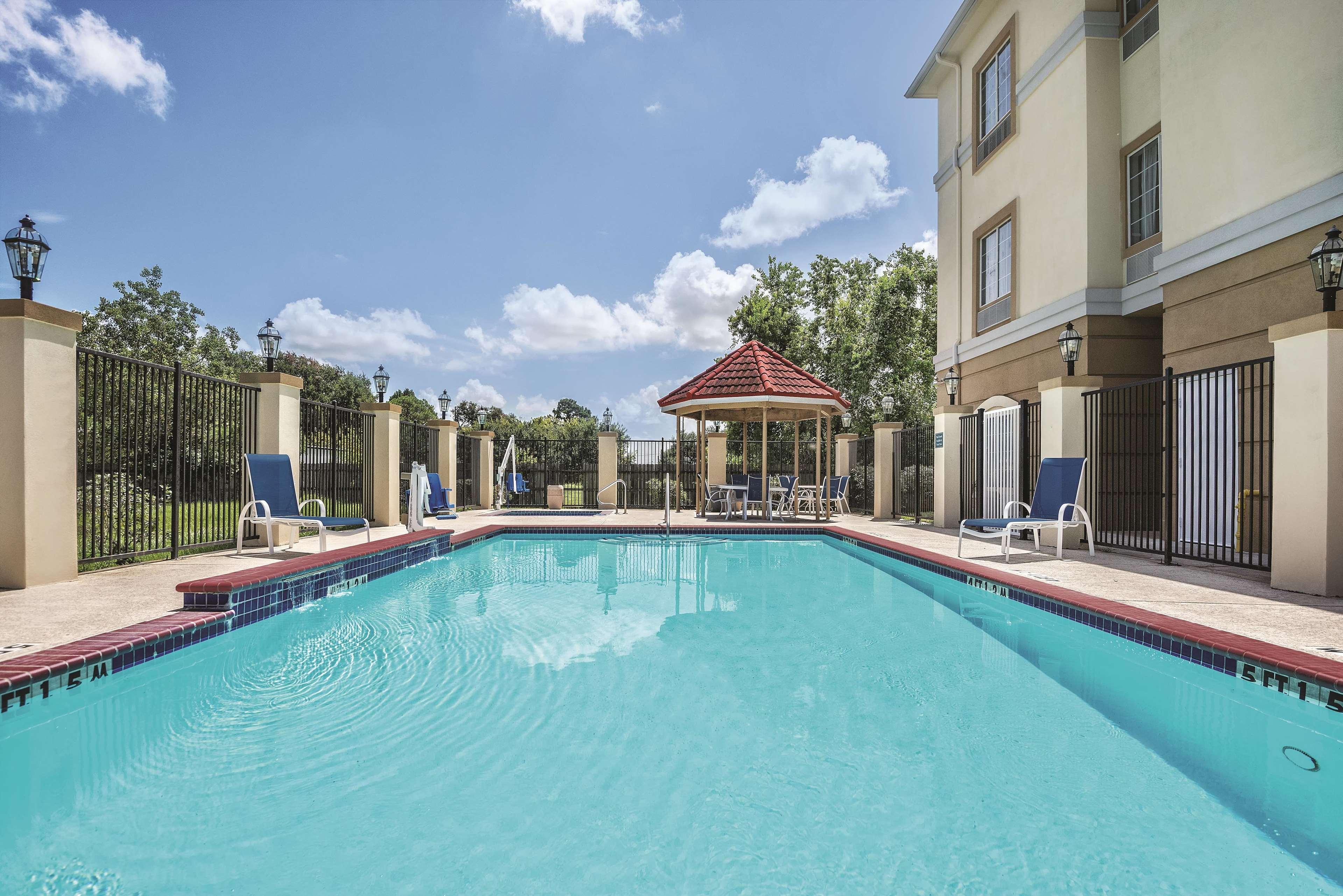 La Quinta By Wyndham Rosenberg Hotel Exterior photo