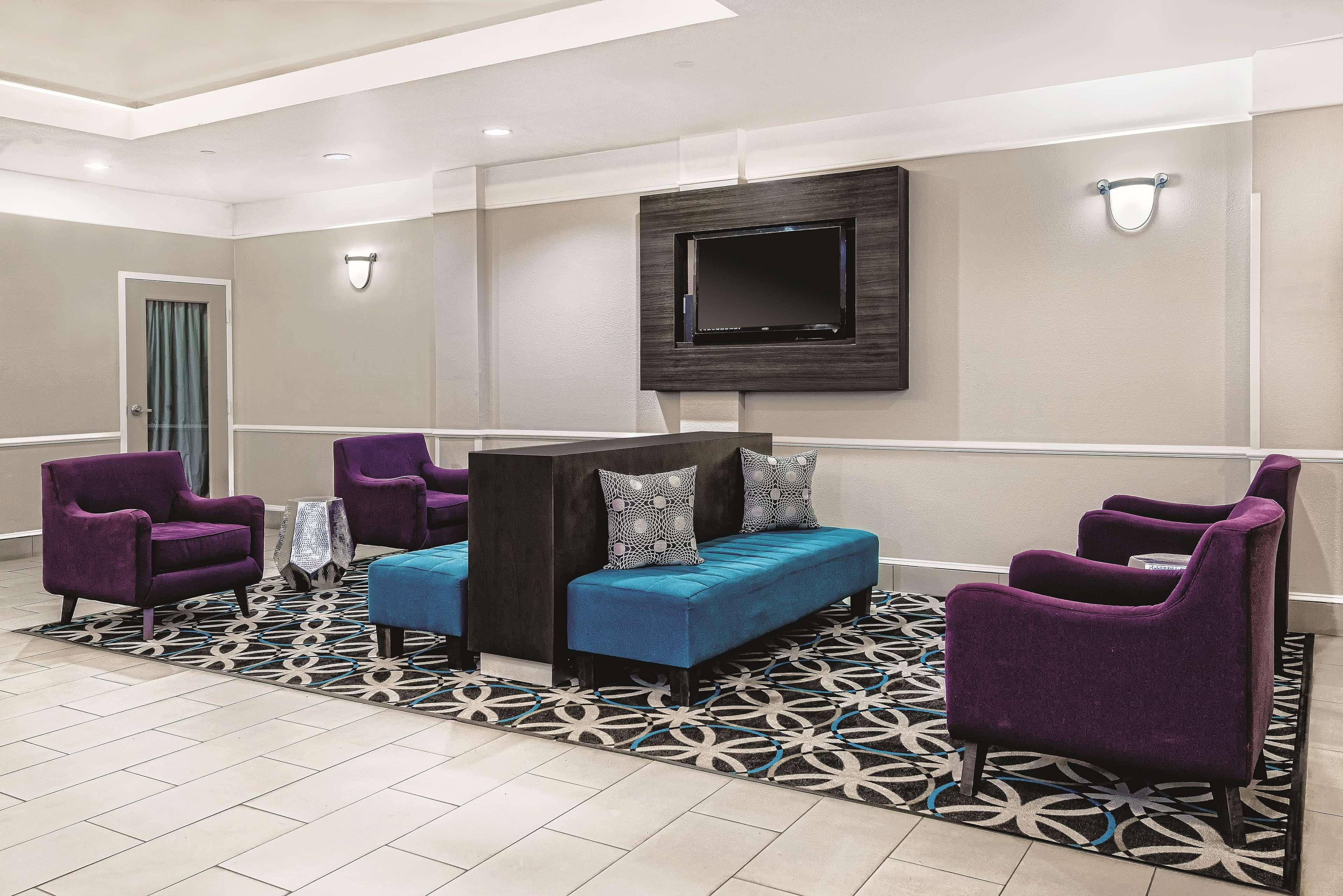 La Quinta By Wyndham Rosenberg Hotel Exterior photo